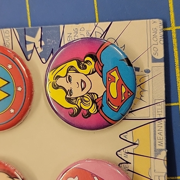 DC Comics Buttons 1.5" each - Picture 6 of 6